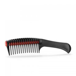 Roller comb Bravehead hiuskamma. This new roller comb is a great distribution and detangling comb! The red roll helps to distribute colors or conditioner and contribute to gentle combing. The roll and the widely spaced teeth make the hair glides easy through the comb and the structure of the hair will be improved. The roll is removable to make the comb easier to clean.